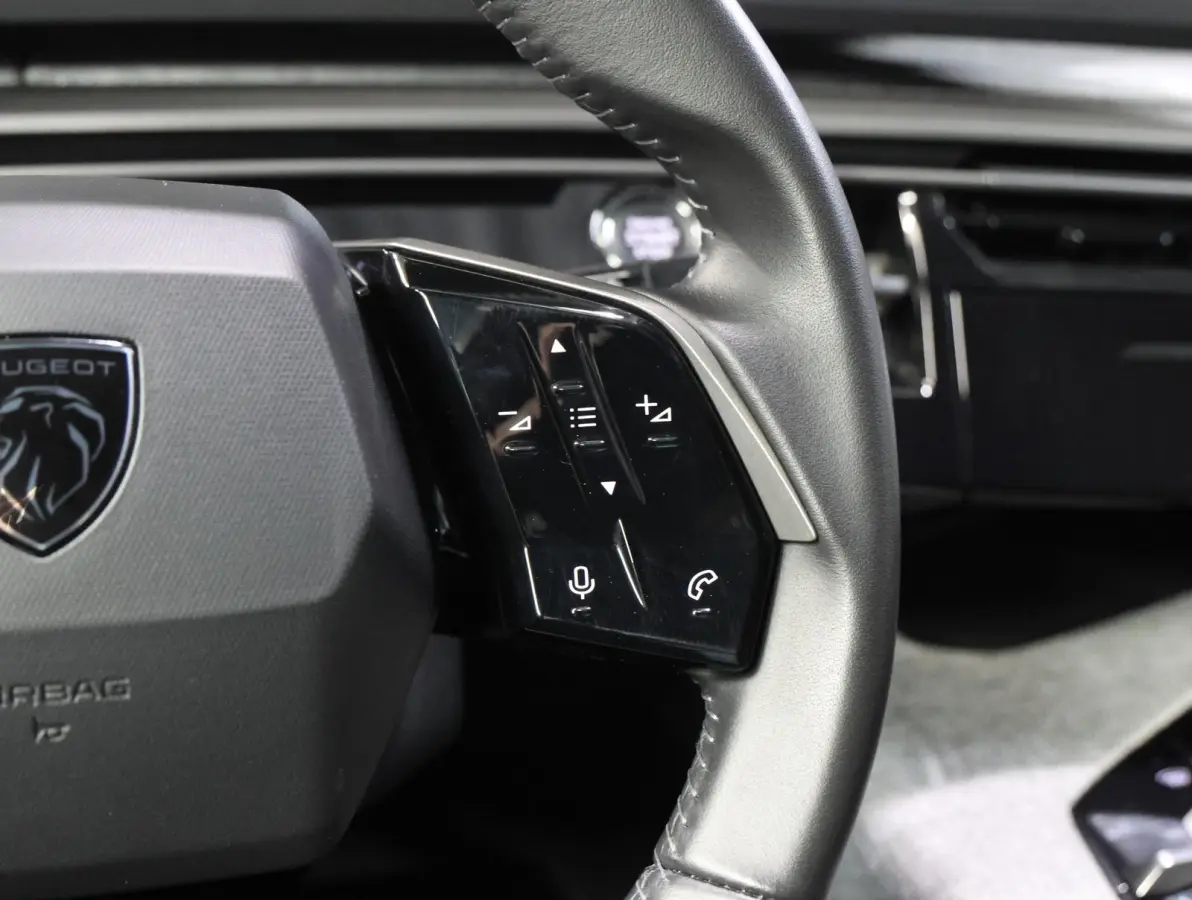 1.2 Hybrid 145 PK Allure | 1ste eigenaar | AUTOMAAT | Navigatie via AppleCarPlay/AndroidAuto | Cruise Control | Camera | Keyless | Isofix | Privacy Glass | Parkeersensoren |