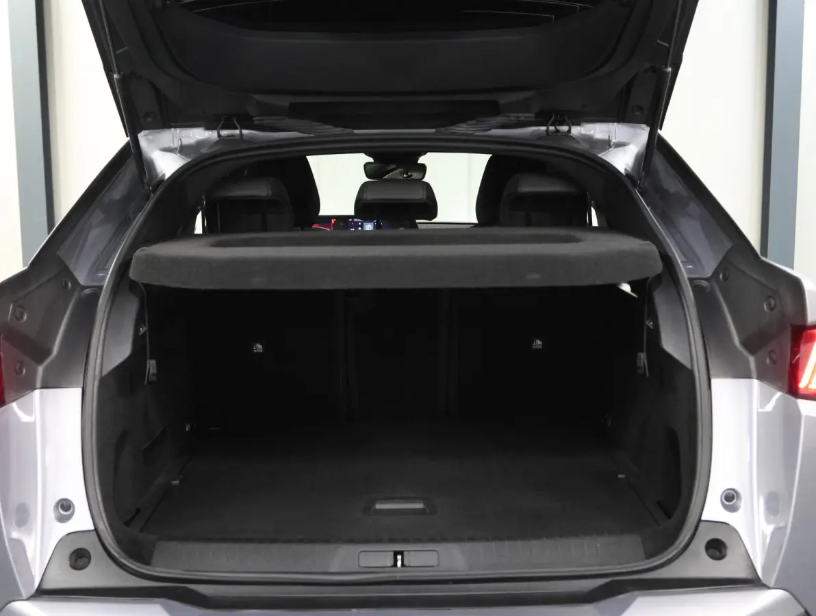 1.2 Hybrid 145 PK Allure | 1ste eigenaar | AUTOMAAT | Navigatie via AppleCarPlay/AndroidAuto | Cruise Control | Camera | Keyless | Isofix | Privacy Glass | Parkeersensoren |