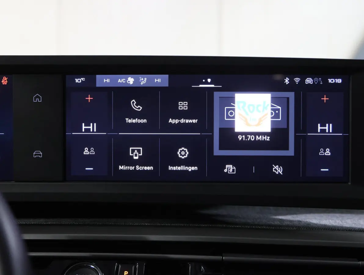 1.2 Hybrid 145 PK Allure | 1ste eigenaar | AUTOMAAT | Navigatie via AppleCarPlay/AndroidAuto | Cruise Control | Camera | Keyless | Isofix | Privacy Glass | Parkeersensoren |