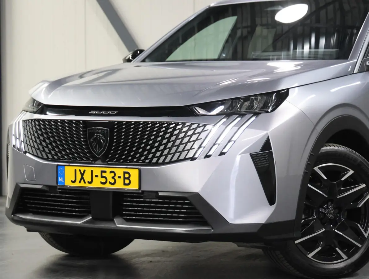 1.2 Hybrid 145 PK Allure | 1ste eigenaar | AUTOMAAT | Navigatie via AppleCarPlay/AndroidAuto | Cruise Control | Camera | Keyless | Isofix | Privacy Glass | Parkeersensoren |