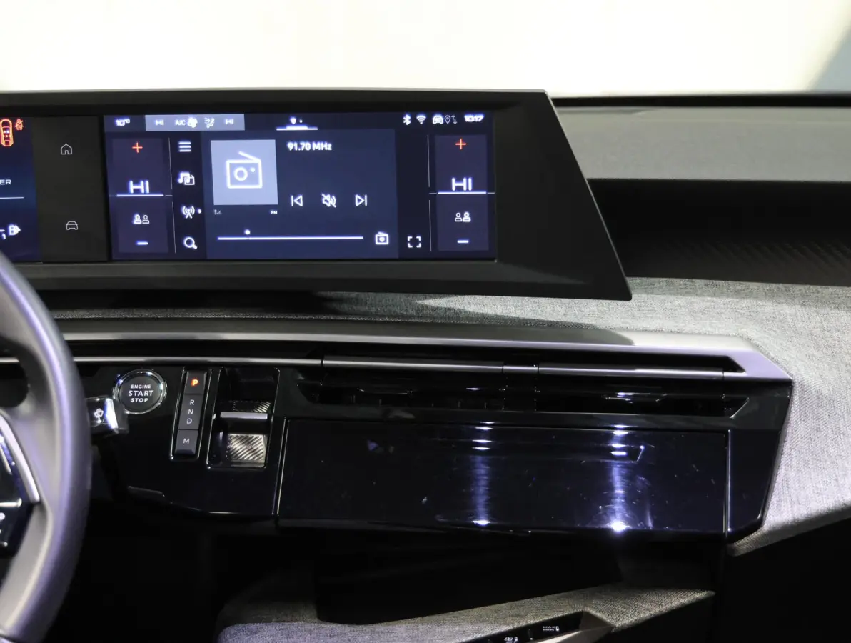 1.2 Hybrid 145 PK Allure | 1ste eigenaar | AUTOMAAT | Navigatie via AppleCarPlay/AndroidAuto | Cruise Control | Camera | Keyless | Isofix | Privacy Glass | Parkeersensoren |