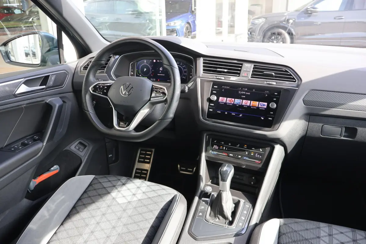 1.4 TSI eHybrid 245pk R-Line Business | SoH 100% | Trekhaak | Panoramadak | Head-up | 360 Camera