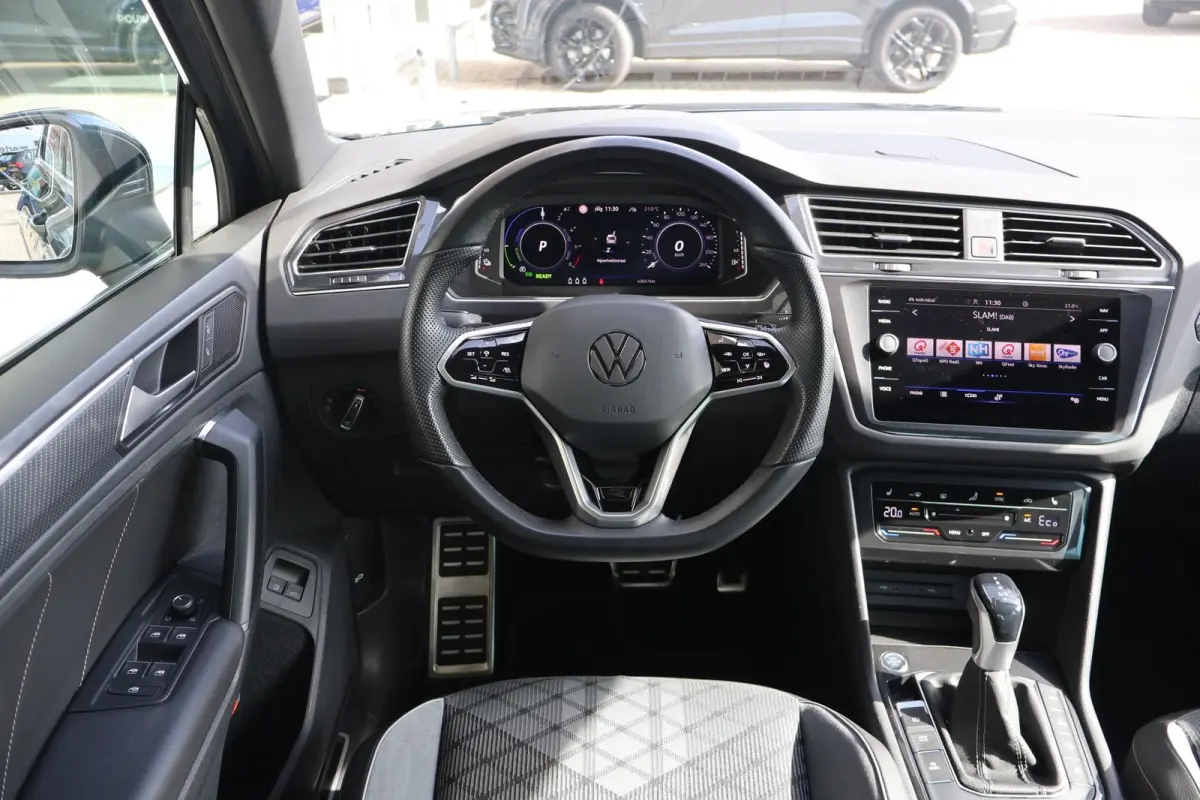 1.4 TSI eHybrid 245pk R-Line Business | SoH 100% | Trekhaak | Panoramadak | Head-up | 360 Camera