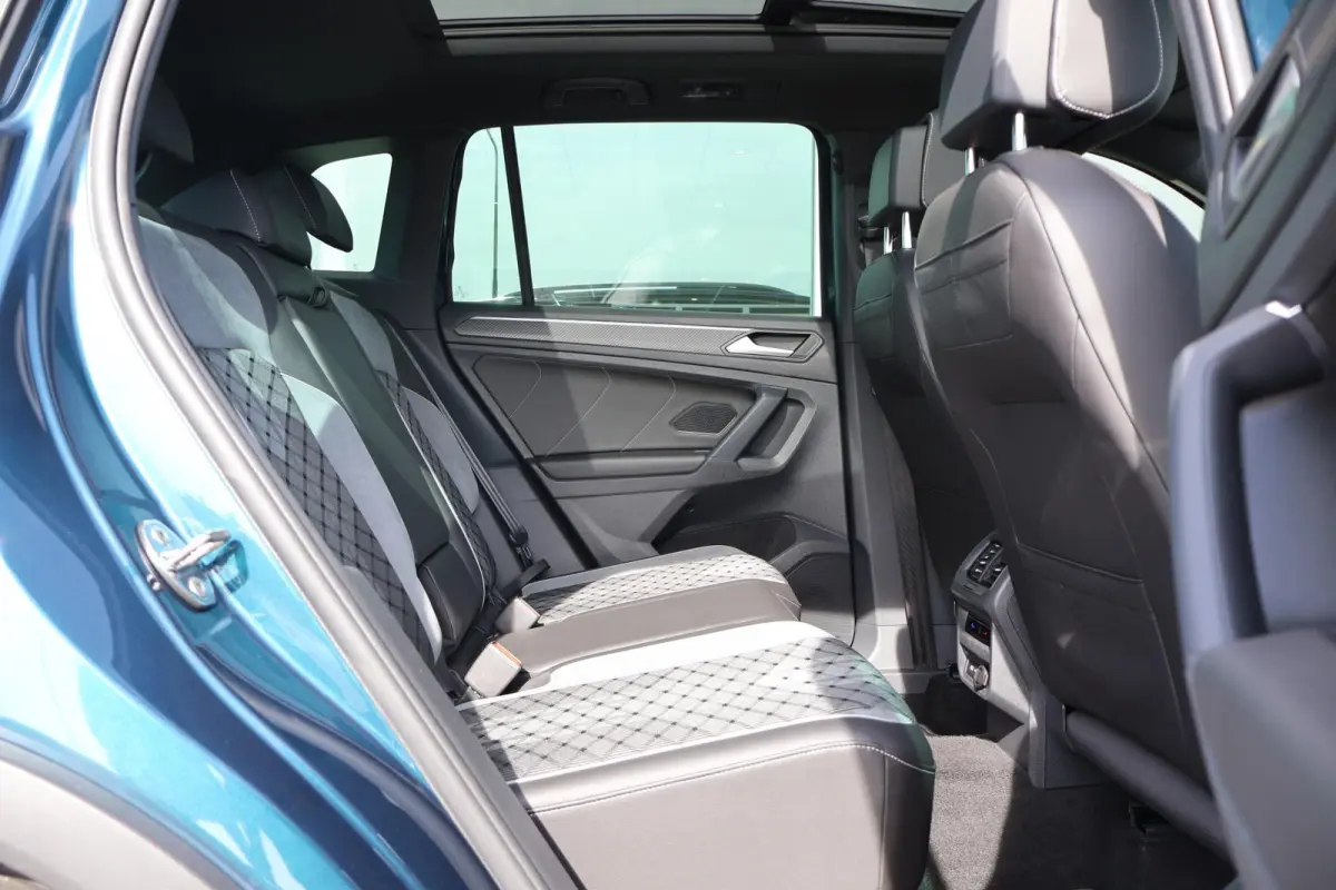 1.4 TSI eHybrid 245pk R-Line Business | SoH 100% | Trekhaak | Panoramadak | Head-up | 360 Camera