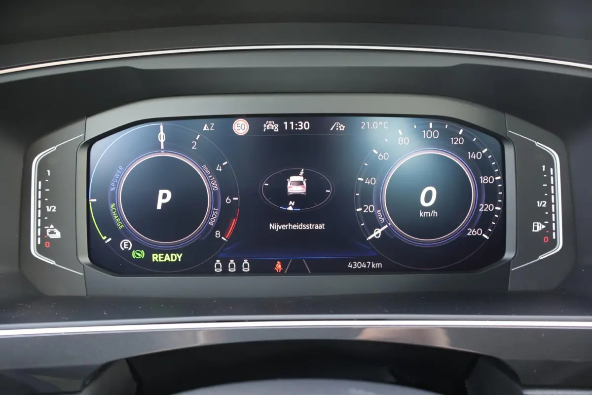 1.4 TSI eHybrid 245pk R-Line Business | SoH 100% | Trekhaak | Panoramadak | Head-up | 360 Camera