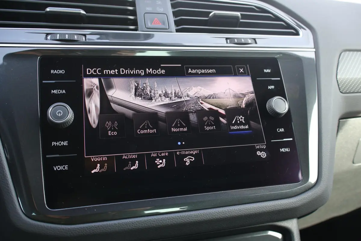 1.4 TSI eHybrid 245pk R-Line Business | SoH 100% | Trekhaak | Panoramadak | Head-up | 360 Camera