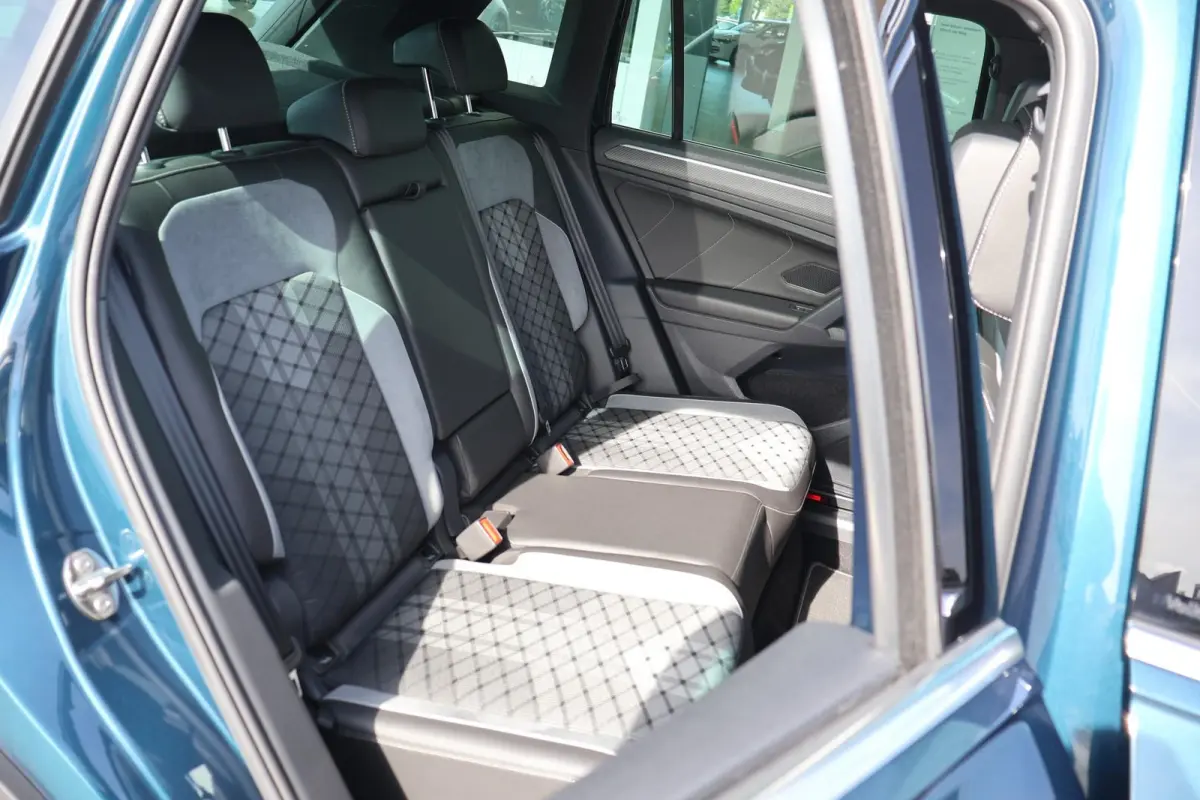 1.4 TSI eHybrid 245pk R-Line Business | SoH 100% | Trekhaak | Panoramadak | Head-up | 360 Camera