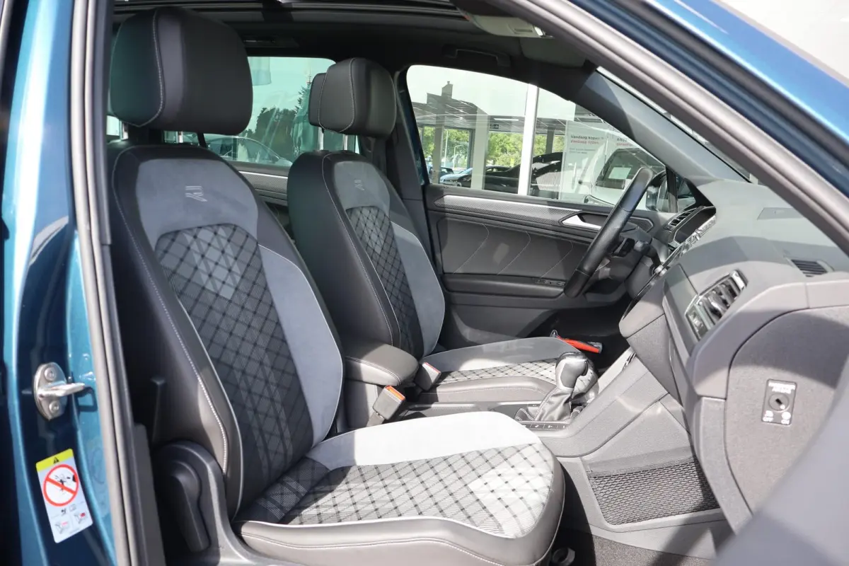 1.4 TSI eHybrid 245pk R-Line Business | SoH 100% | Trekhaak | Panoramadak | Head-up | 360 Camera