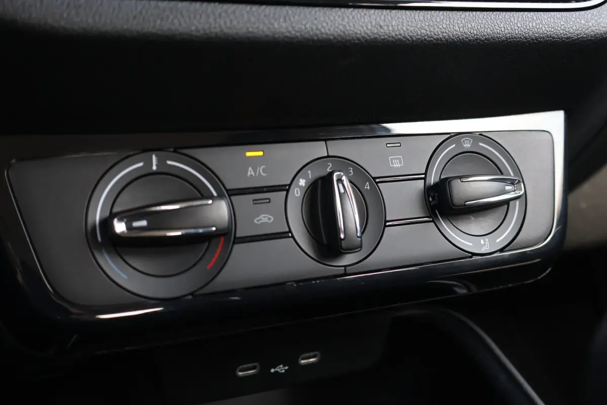 1.0 TSI 95pk Essence | PDC | Cruise Control | Carplay