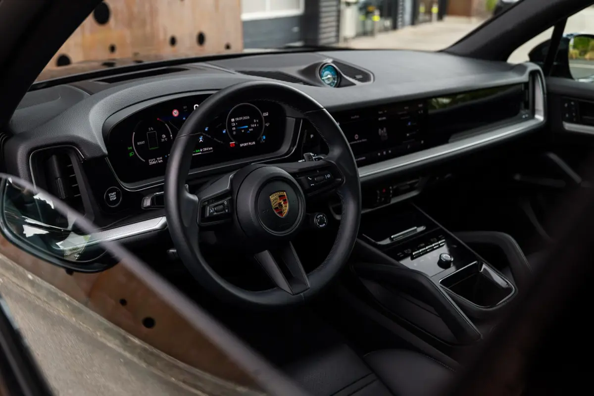 3.0 E-Hybrid | PASM | Soft-Close | Panorama | Chrono | 18-Weg | 360 | HUD | BOSE |