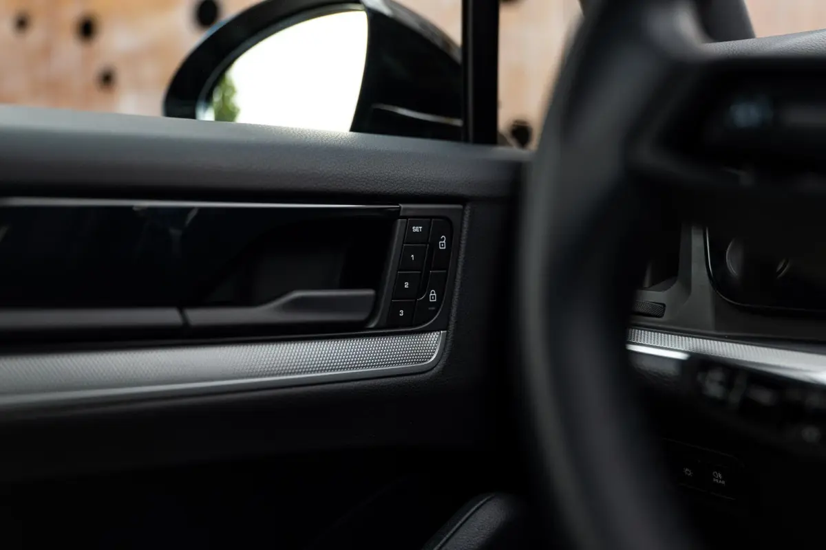 3.0 E-Hybrid | PASM | Soft-Close | Panorama | Chrono | 18-Weg | 360 | HUD | BOSE |