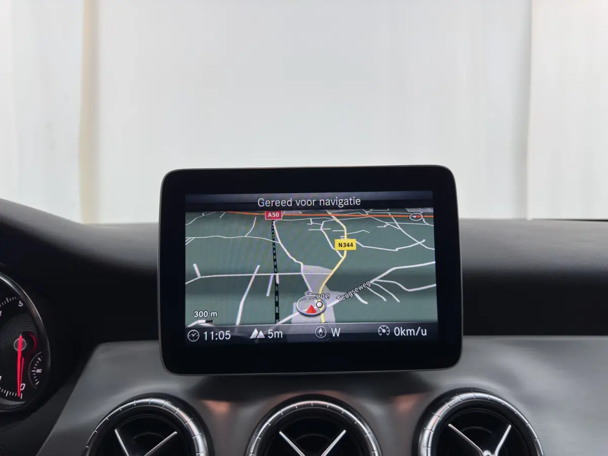 180 AMG-Styling Business Solution Aut. *LEATHER-MICROFIBRE | FULL-LED | HEATED-SPORTSEATS | AMBIENTLIGHT | NAVI-FULLMAP | CAMERA | PRIVACY-GLASS | DYNAMIC-SELECT | SHIFTPADDLES | 18''ALU*