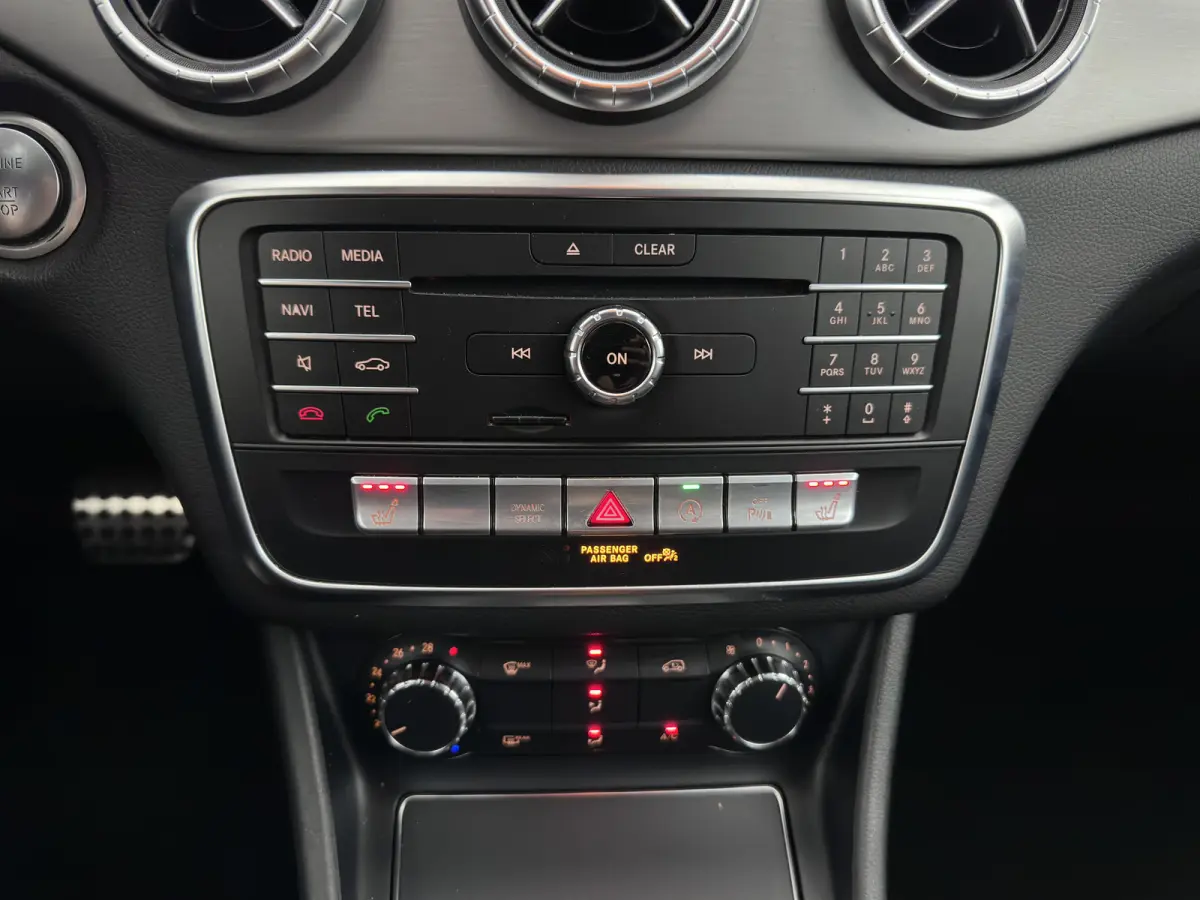 180 AMG-Styling Business Solution Aut. *LEATHER-MICROFIBRE | FULL-LED | HEATED-SPORTSEATS | AMBIENTLIGHT | NAVI-FULLMAP | CAMERA | PRIVACY-GLASS | DYNAMIC-SELECT | SHIFTPADDLES | 18''ALU*