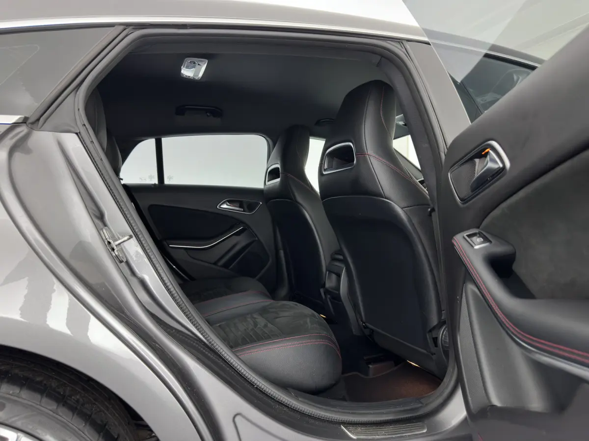 180 AMG-Styling Business Solution Aut. *LEATHER-MICROFIBRE | FULL-LED | HEATED-SPORTSEATS | AMBIENTLIGHT | NAVI-FULLMAP | CAMERA | PRIVACY-GLASS | DYNAMIC-SELECT | SHIFTPADDLES | 18''ALU*