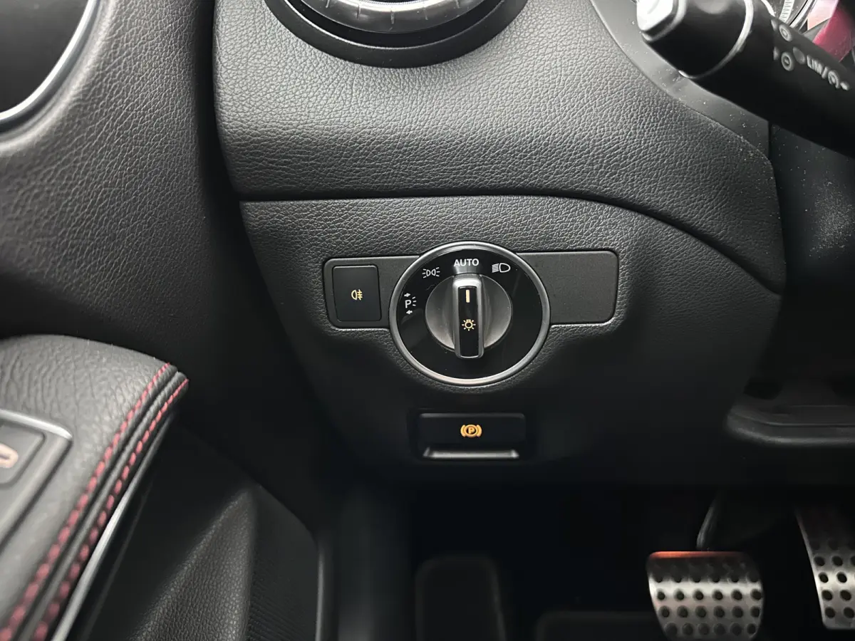 180 AMG-Styling Business Solution Aut. *LEATHER-MICROFIBRE | FULL-LED | HEATED-SPORTSEATS | AMBIENTLIGHT | NAVI-FULLMAP | CAMERA | PRIVACY-GLASS | DYNAMIC-SELECT | SHIFTPADDLES | 18''ALU*