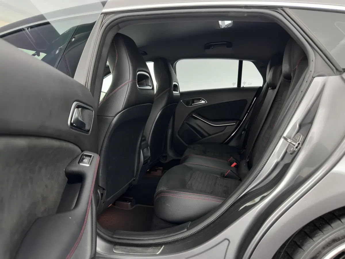 180 AMG-Styling Business Solution Aut. *LEATHER-MICROFIBRE | FULL-LED | HEATED-SPORTSEATS | AMBIENTLIGHT | NAVI-FULLMAP | CAMERA | PRIVACY-GLASS | DYNAMIC-SELECT | SHIFTPADDLES | 18''ALU*