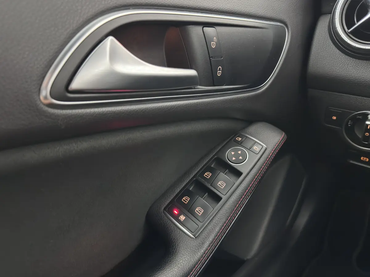 180 AMG-Styling Business Solution Aut. *LEATHER-MICROFIBRE | FULL-LED | HEATED-SPORTSEATS | AMBIENTLIGHT | NAVI-FULLMAP | CAMERA | PRIVACY-GLASS | DYNAMIC-SELECT | SHIFTPADDLES | 18''ALU*
