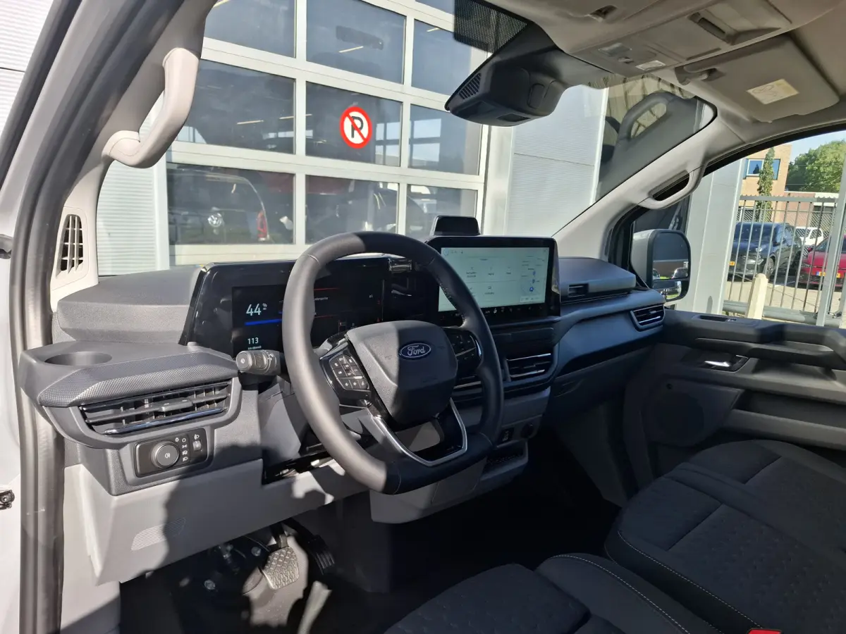 Cust. 340 L2H1 Limited 71 kWh | Navigatie/Android/Apple Carplay | LM Velgen 17" | Verwarmde Voorstoelen/Stuur/Voorruit | PDC Voor en Achter + Achteruitrijcamera | Cruise Control | Airco |