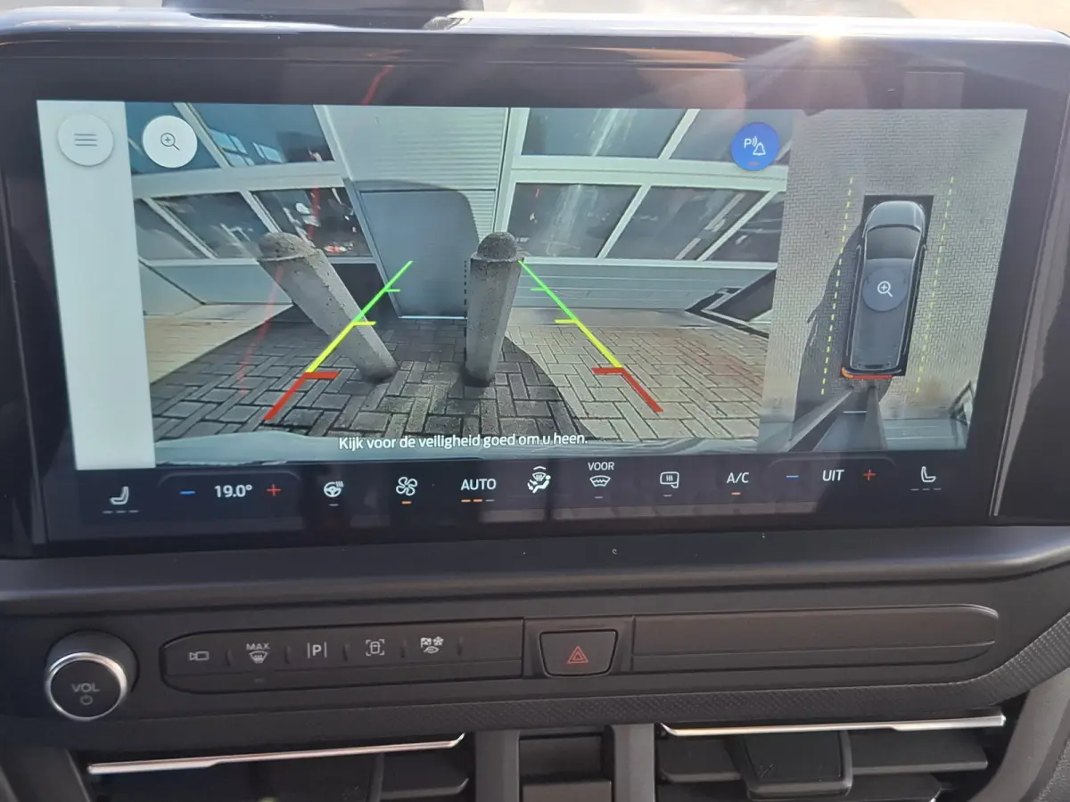 Cust. 340 L2H1 Limited 71 kWh | Navigatie/Android/Apple Carplay | LM Velgen 17" | Verwarmde Voorstoelen/Stuur/Voorruit | PDC Voor en Achter + Achteruitrijcamera | Cruise Control | Airco |
