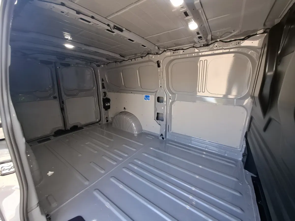 Cust. 340 L2H1 Limited 71 kWh | Navigatie/Android/Apple Carplay | LM Velgen 17" | Verwarmde Voorstoelen/Stuur/Voorruit | PDC Voor en Achter + Achteruitrijcamera | Cruise Control | Airco |