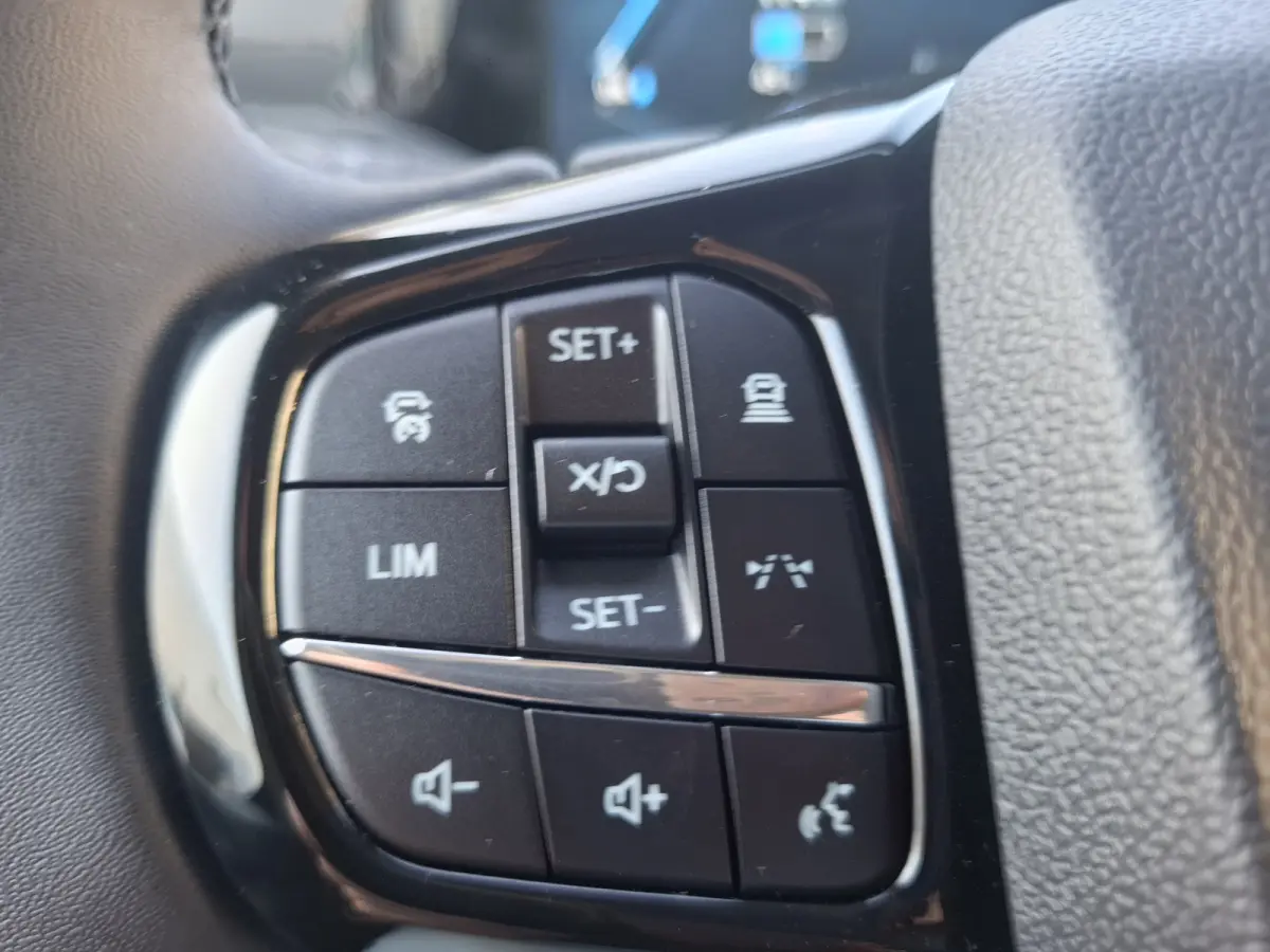 Cust. 340 L2H1 Limited 71 kWh | Navigatie/Android/Apple Carplay | LM Velgen 17" | Verwarmde Voorstoelen/Stuur/Voorruit | PDC Voor en Achter + Achteruitrijcamera | Cruise Control | Airco |