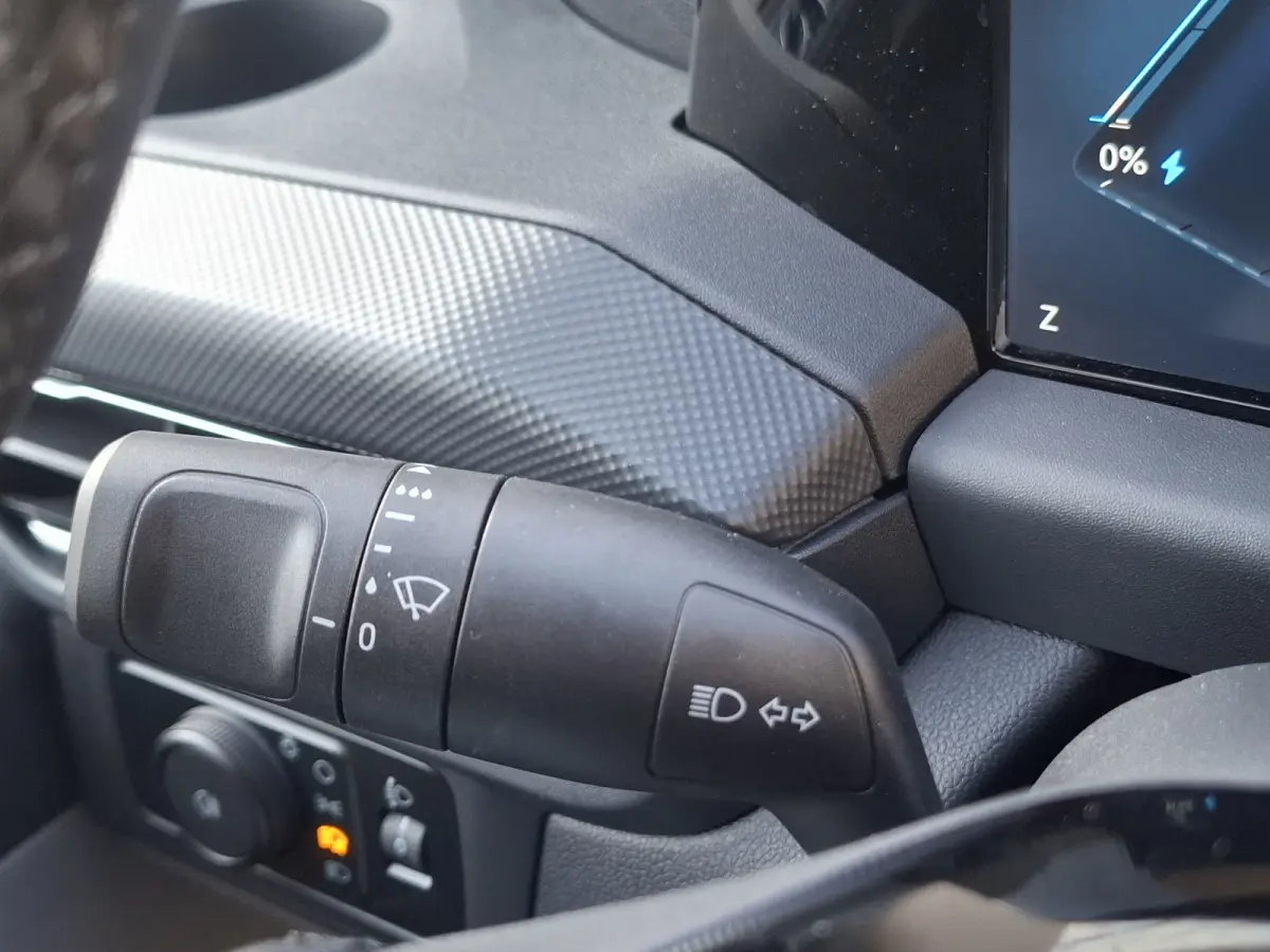 Cust. 340 L2H1 Limited 71 kWh | Navigatie/Android/Apple Carplay | LM Velgen 17" | Verwarmde Voorstoelen/Stuur/Voorruit | PDC Voor en Achter + Achteruitrijcamera | Cruise Control | Airco |