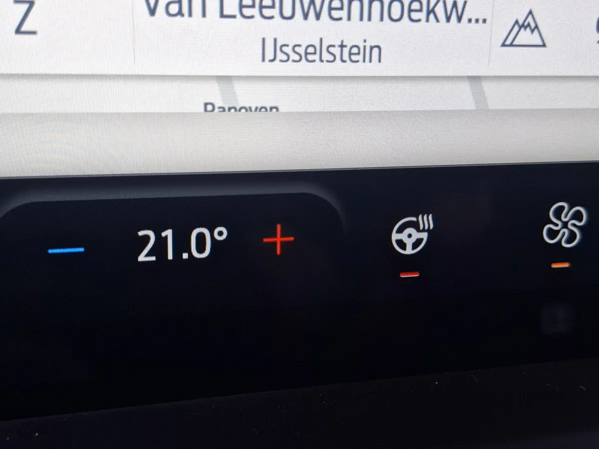 Cust. 340 L2H1 Limited 71 kWh | Navigatie/Android/Apple Carplay | LM Velgen 17" | Verwarmde Voorstoelen/Stuur/Voorruit | PDC Voor en Achter + Achteruitrijcamera | Cruise Control | Airco |