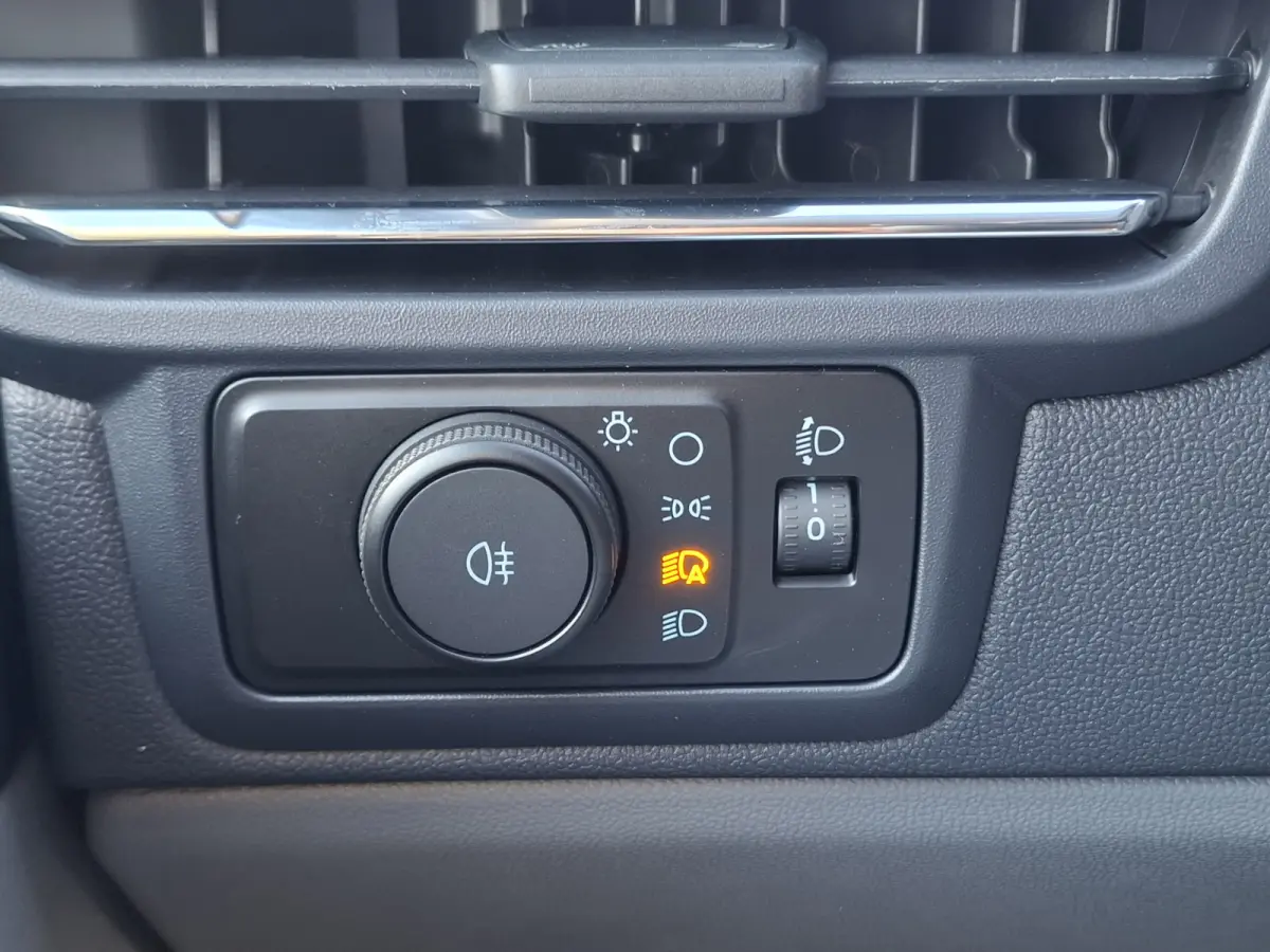 Cust. 340 L2H1 Limited 71 kWh | Navigatie/Android/Apple Carplay | LM Velgen 17" | Verwarmde Voorstoelen/Stuur/Voorruit | PDC Voor en Achter + Achteruitrijcamera | Cruise Control | Airco |