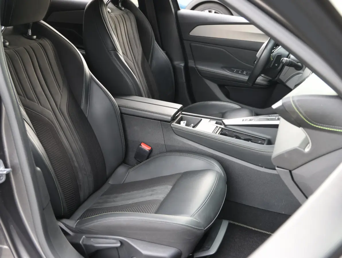 1.6 HYbrid 180 GT Pack Business