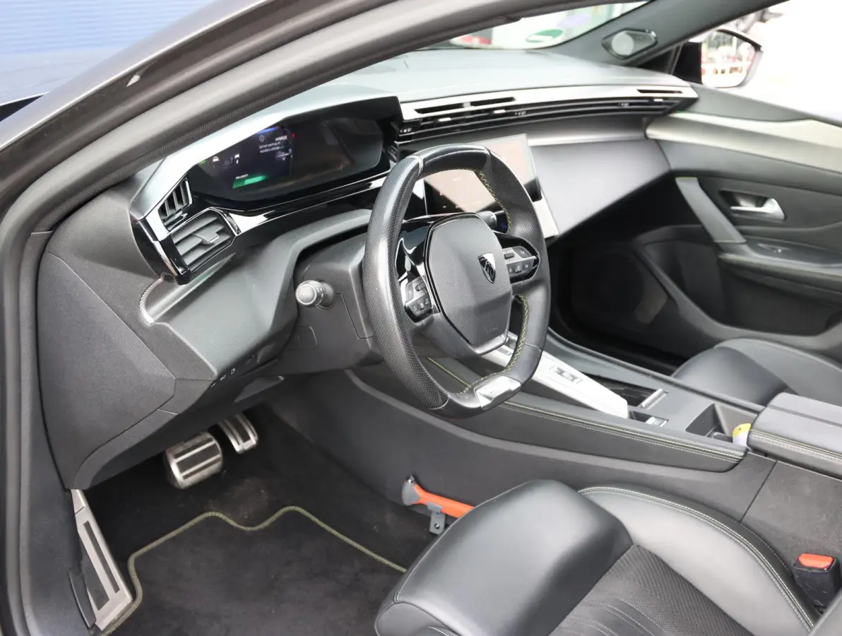 1.6 HYbrid 180 GT Pack Business
