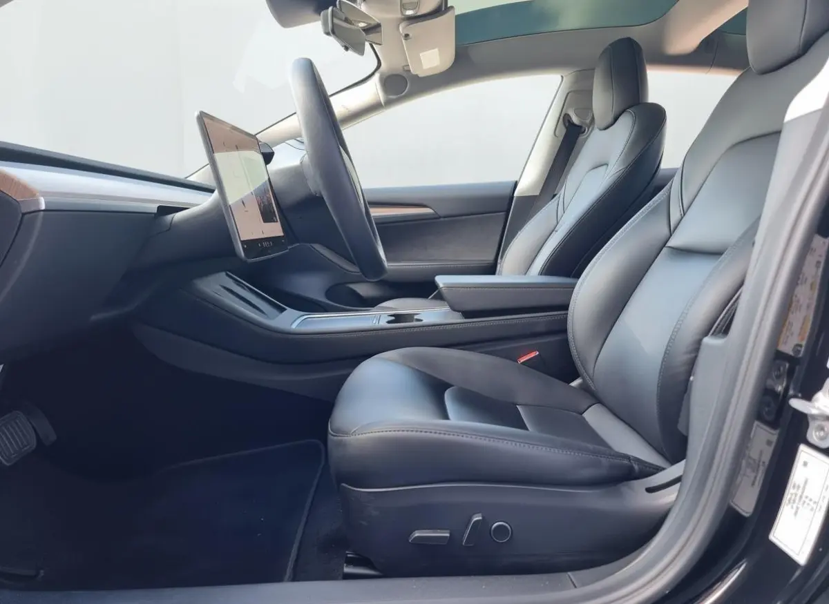 Standard RWD Plus 60kWh SOH 92,1% | Leder | Panoramadak | Climate control | Memory