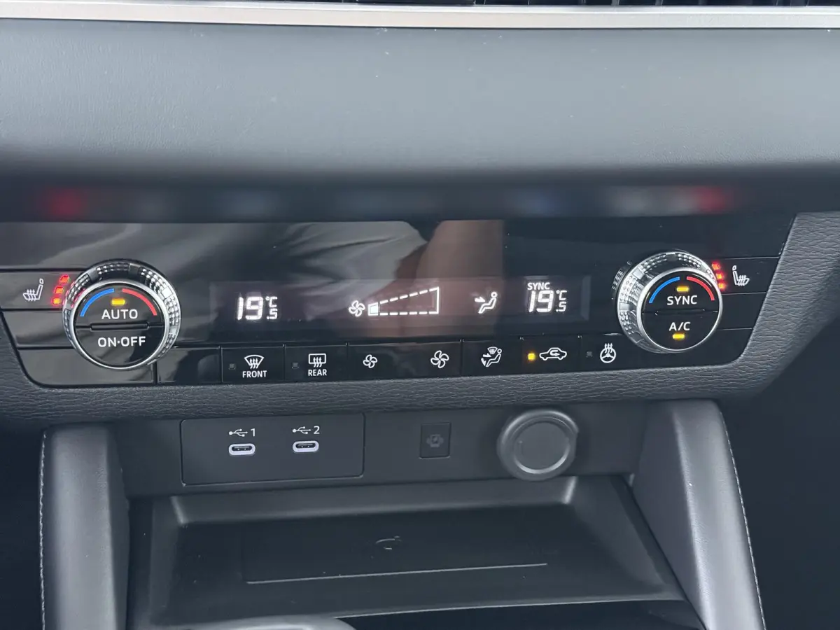 2.4 PHEV Business Edition | 8 Jaar Garantie! | Stoelverwarming | Adaptieve cruise control | Dodehoekdetectie
