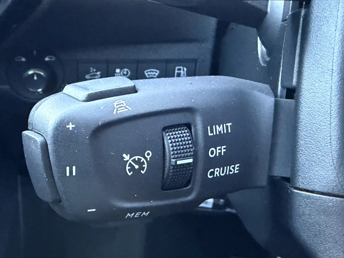 225pk E-Tense Rivoli (Trekhaak - Leder incl verwarming/geheugen - Elektrische Klep - 360gr Camera - Adaptieve Cruise Controle - LED - Dodehoek detectie)