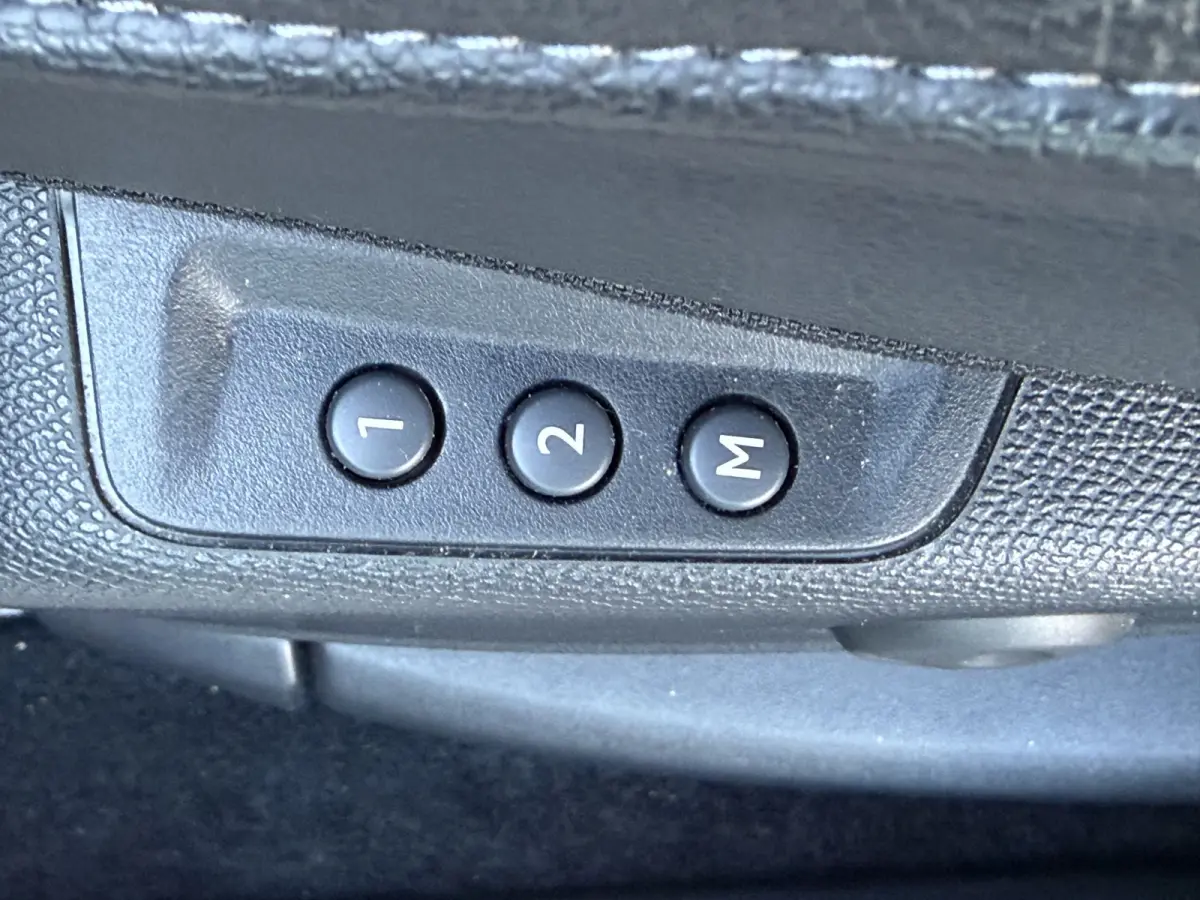 225pk E-Tense Rivoli (Trekhaak - Leder incl verwarming/geheugen - Elektrische Klep - 360gr Camera - Adaptieve Cruise Controle - LED - Dodehoek detectie)