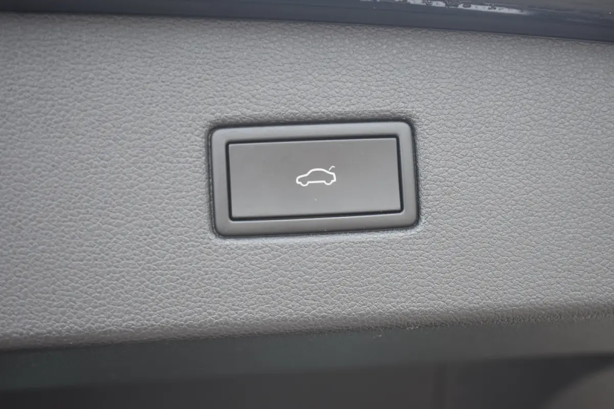 1.4 TSI eHybrid 245PK R-Line Business+ | TREKHAAK | NAVIGATIE | SCM ALARMKLASSE 3 | ADAPT. CRUISE | ELEKTR. A. KLEP | 19 INCH