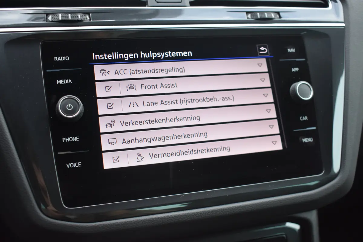 1.4 TSI eHybrid 245PK R-Line Business+ | TREKHAAK | NAVIGATIE | SCM ALARMKLASSE 3 | ADAPT. CRUISE | ELEKTR. A. KLEP | 19 INCH