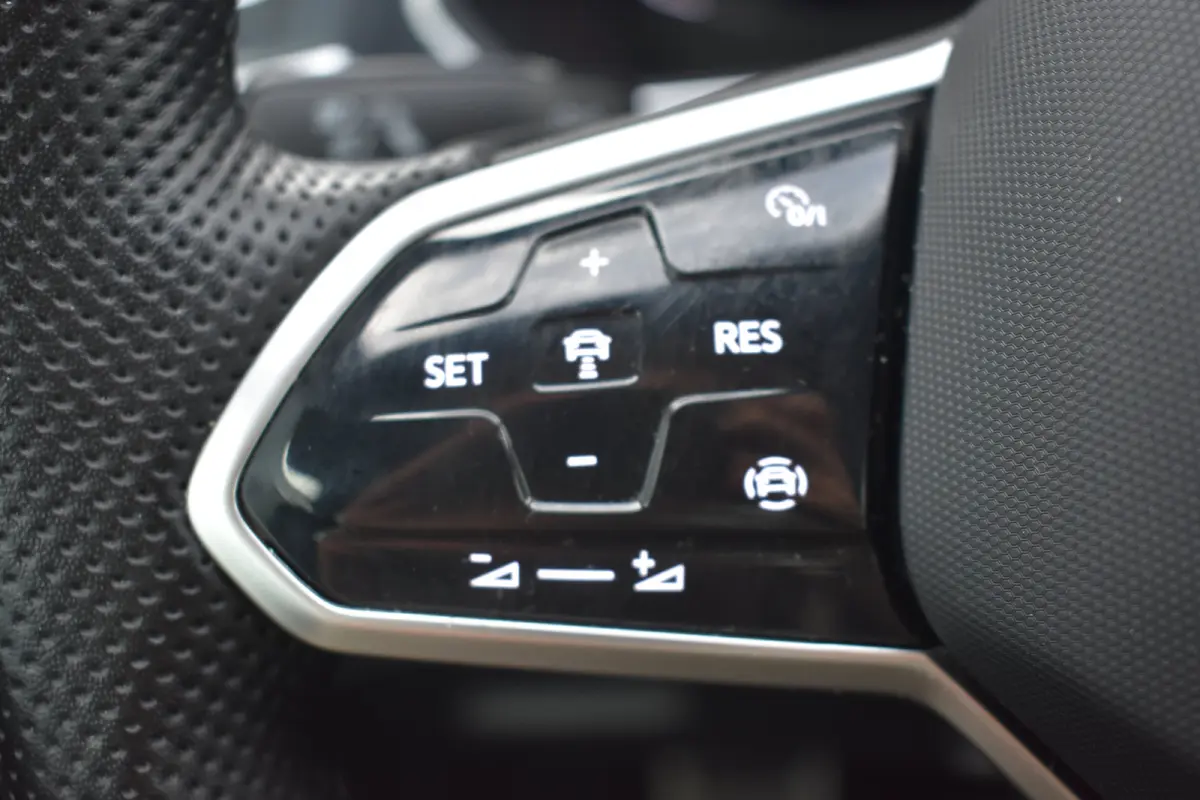 1.4 TSI eHybrid 245PK R-Line Business+ | TREKHAAK | NAVIGATIE | SCM ALARMKLASSE 3 | ADAPT. CRUISE | ELEKTR. A. KLEP | 19 INCH