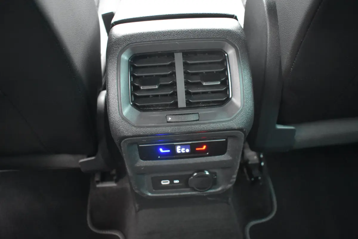 1.4 TSI eHybrid 245PK R-Line Business+ | TREKHAAK | NAVIGATIE | SCM ALARMKLASSE 3 | ADAPT. CRUISE | ELEKTR. A. KLEP | 19 INCH