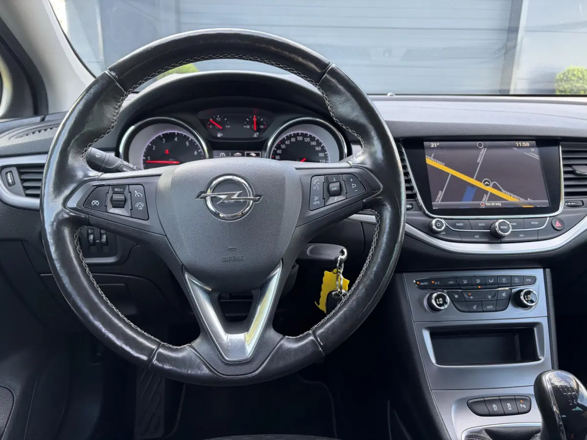 1.4 Turbo Online Edition ✓150pk✓2e Eigenaar✓Camera✓Carplay✓Navi✓Pdc V+A✓Stoelverw✓Stuurverw✓Clima✓Cruise✓Lm velgen✓6 Bak✓Comfortstoelen✓Dealer Onderhouden✓N.A.P