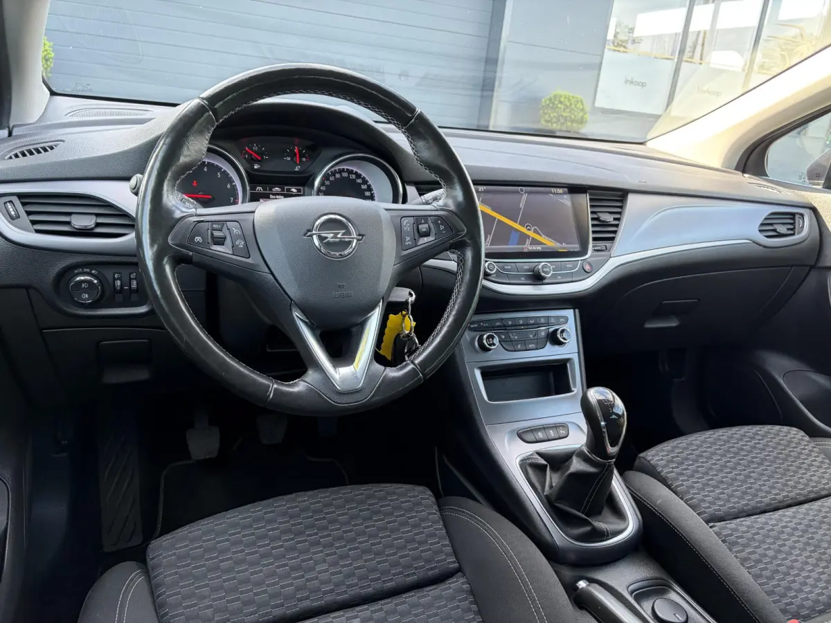 1.4 Turbo Online Edition ✓150pk✓2e Eigenaar✓Camera✓Carplay✓Navi✓Pdc V+A✓Stoelverw✓Stuurverw✓Clima✓Cruise✓Lm velgen✓6 Bak✓Comfortstoelen✓Dealer Onderhouden✓N.A.P