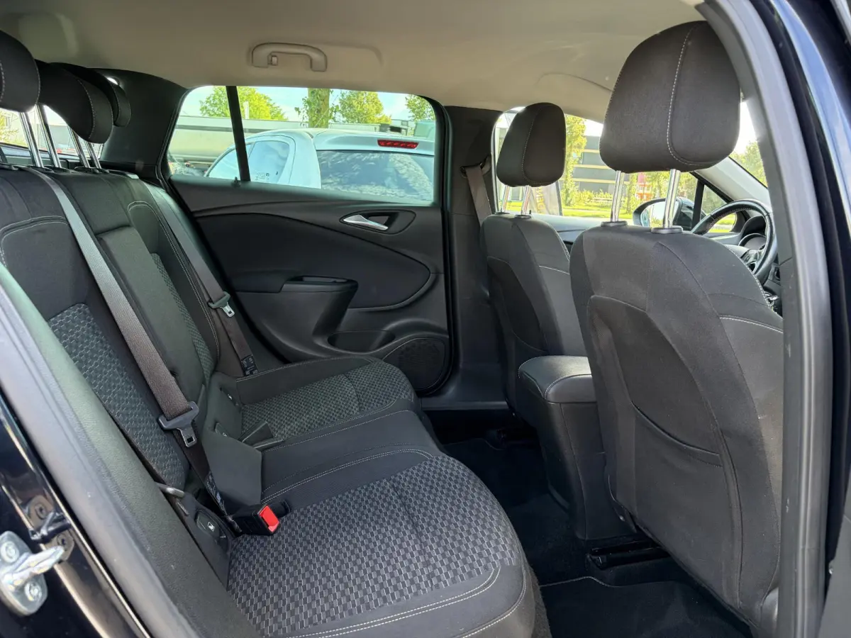 1.4 Turbo Online Edition ✓150pk✓2e Eigenaar✓Camera✓Carplay✓Navi✓Pdc V+A✓Stoelverw✓Stuurverw✓Clima✓Cruise✓Lm velgen✓6 Bak✓Comfortstoelen✓Dealer Onderhouden✓N.A.P