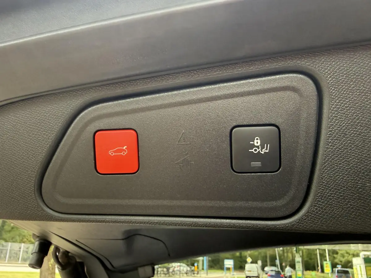 1.6 HYbrid 225 Blue Lease Allure | Navigatie | Climate Control | Licht metalen velgen | Cruise Control
