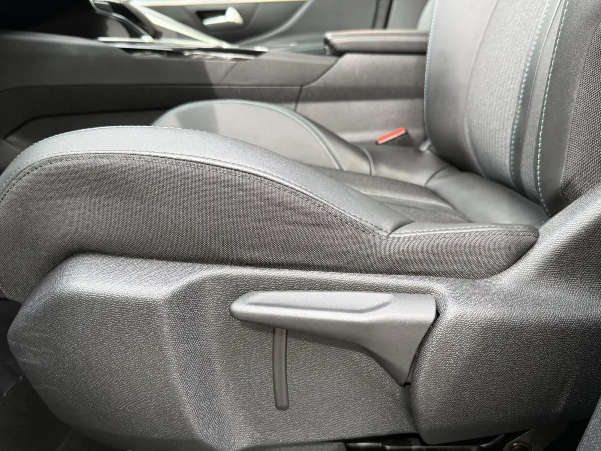 1.6 HYbrid 225 Blue Lease Allure | Navigatie | Climate Control | Licht metalen velgen | Cruise Control