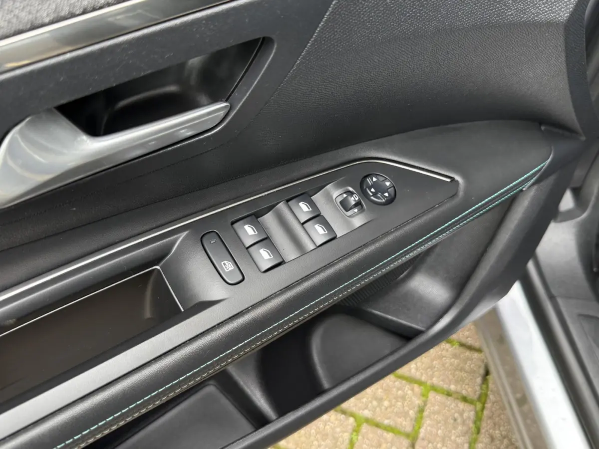 1.6 HYbrid 225 Blue Lease Allure | Navigatie | Climate Control | Licht metalen velgen | Cruise Control