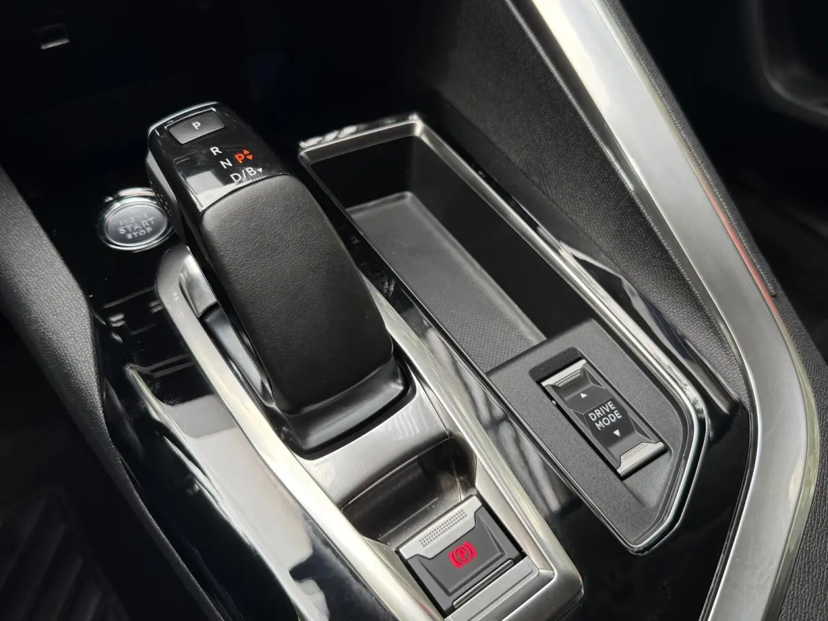 1.6 HYbrid 225 Blue Lease Allure | Navigatie | Climate Control | Licht metalen velgen | Cruise Control