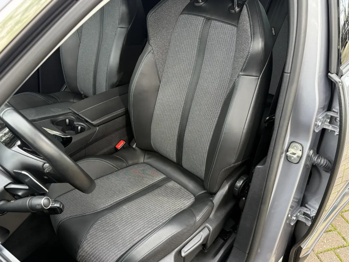 1.6 HYbrid 225 Blue Lease Allure | Navigatie | Climate Control | Licht metalen velgen | Cruise Control