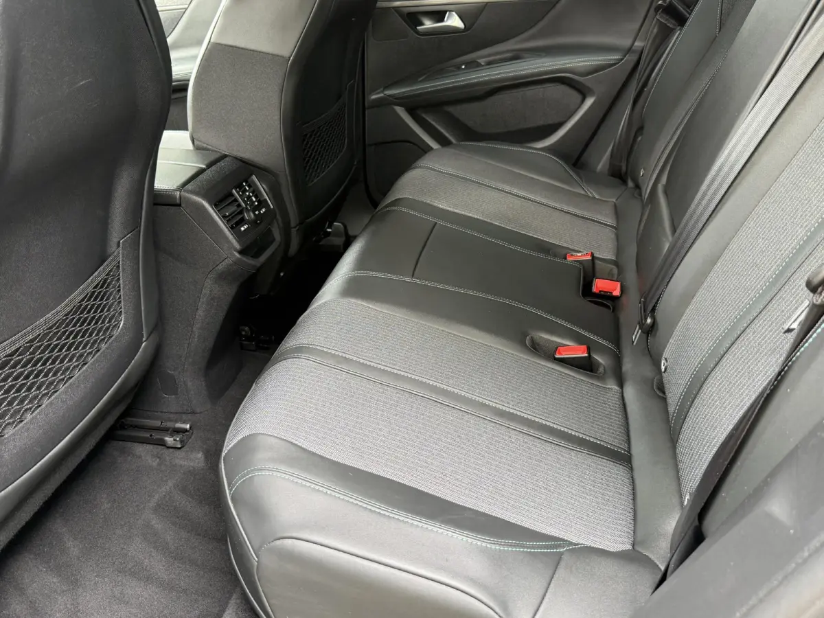 1.6 HYbrid 225 Blue Lease Allure | Navigatie | Climate Control | Licht metalen velgen | Cruise Control