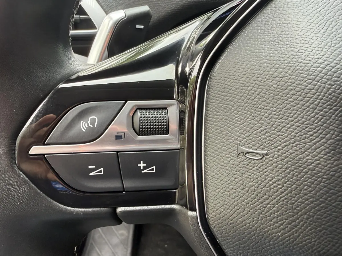 1.6 HYbrid 225 Blue Lease Allure | Navigatie | Climate Control | Licht metalen velgen | Cruise Control