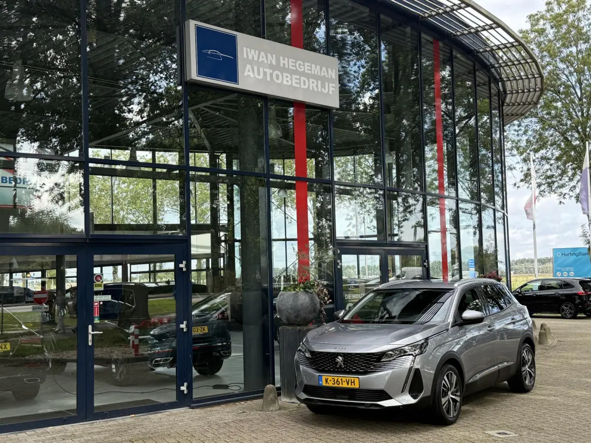 1.6 HYbrid 225 Blue Lease Allure | Navigatie | Climate Control | Licht metalen velgen | Cruise Control