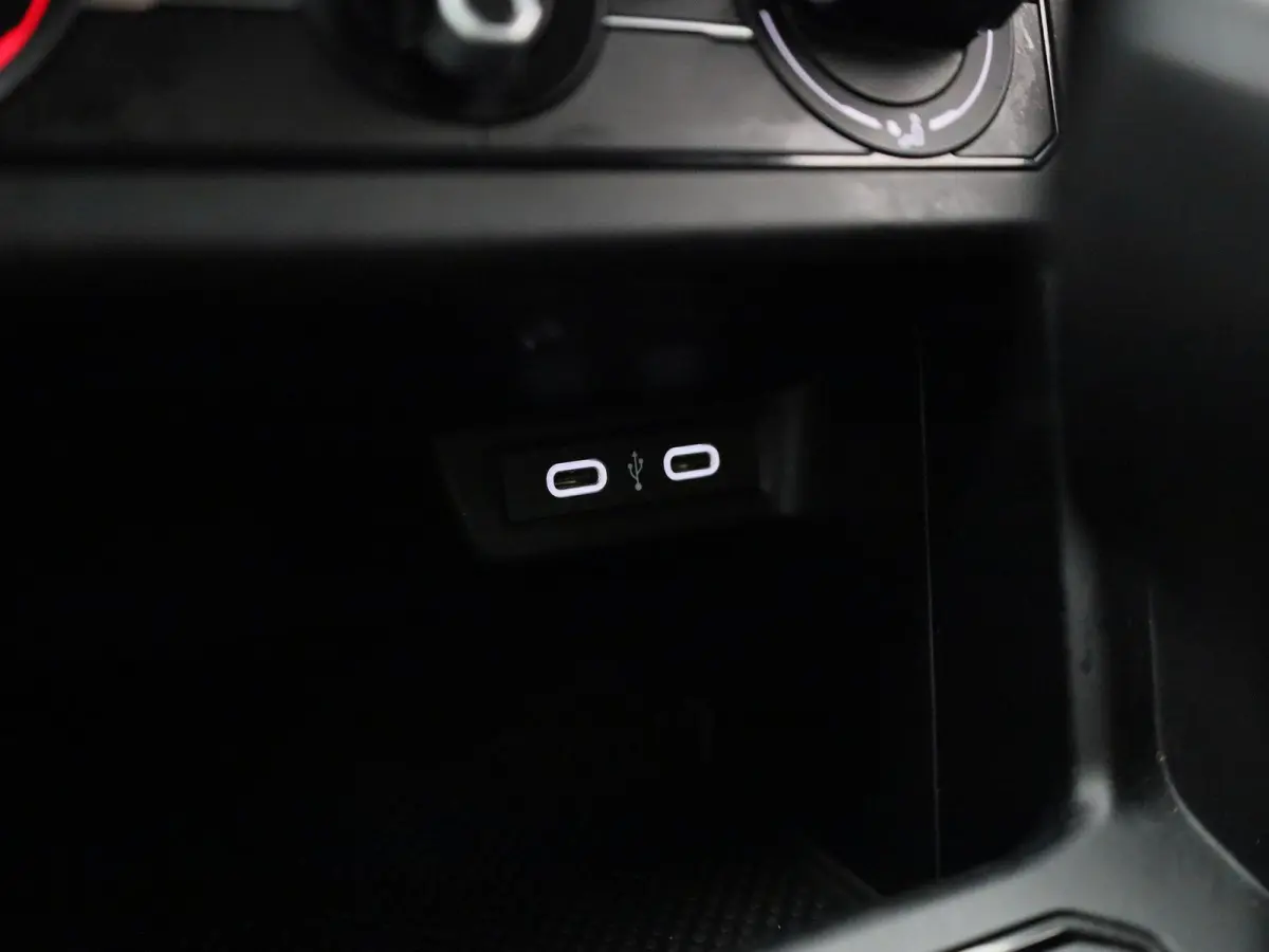 1.0 TSI Life Edition | Automaat | Apple Carplay / Android Auto | Achteruitrijcamera | Parkeersensoren | Lichtmetalen velgen |